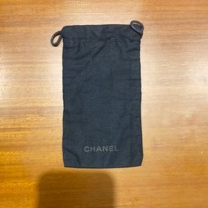 Chanel sunglasses pouch. 🖤🦋